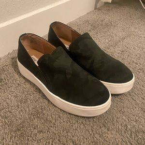 Steve Madden platform camo slip ons